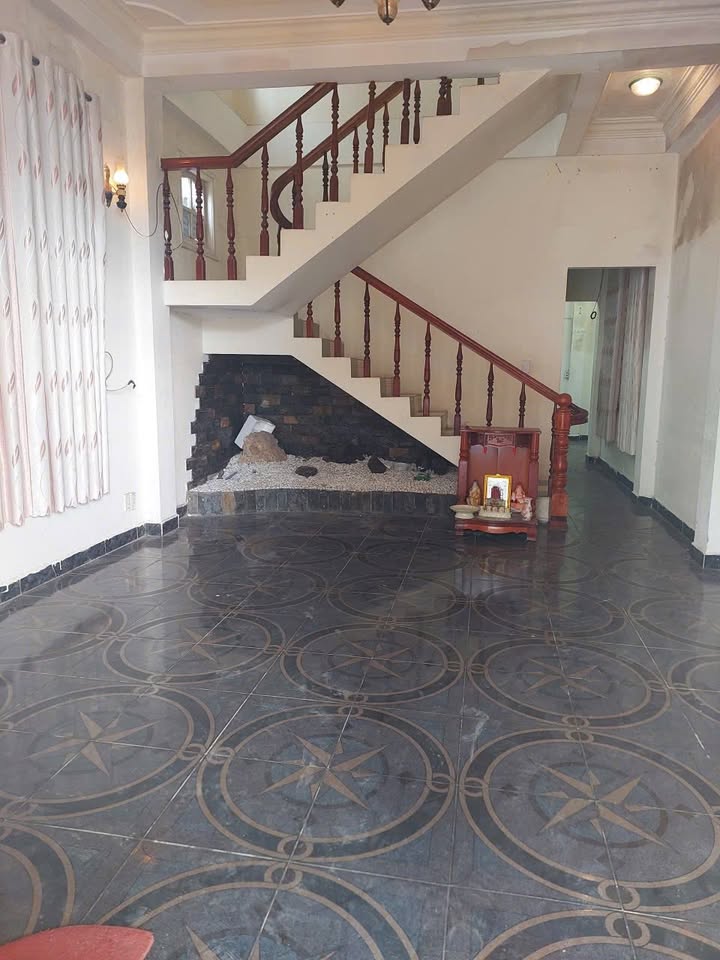 Nhà nguyên căn cho thuê đường Nguyễn Hữu Cảnh, Đà Lạt 4PN giá 8 triệu - Thích hợp ở và kinh doanh nhỏ!