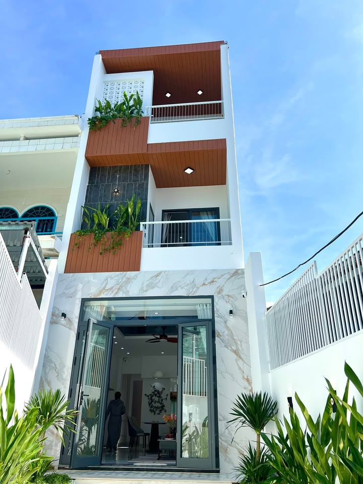 Nhà Sân Vườn K814 Trần Cao Vân 82m² giá 4 tỷ - Gần Biển Nguyễn Tất Thành!