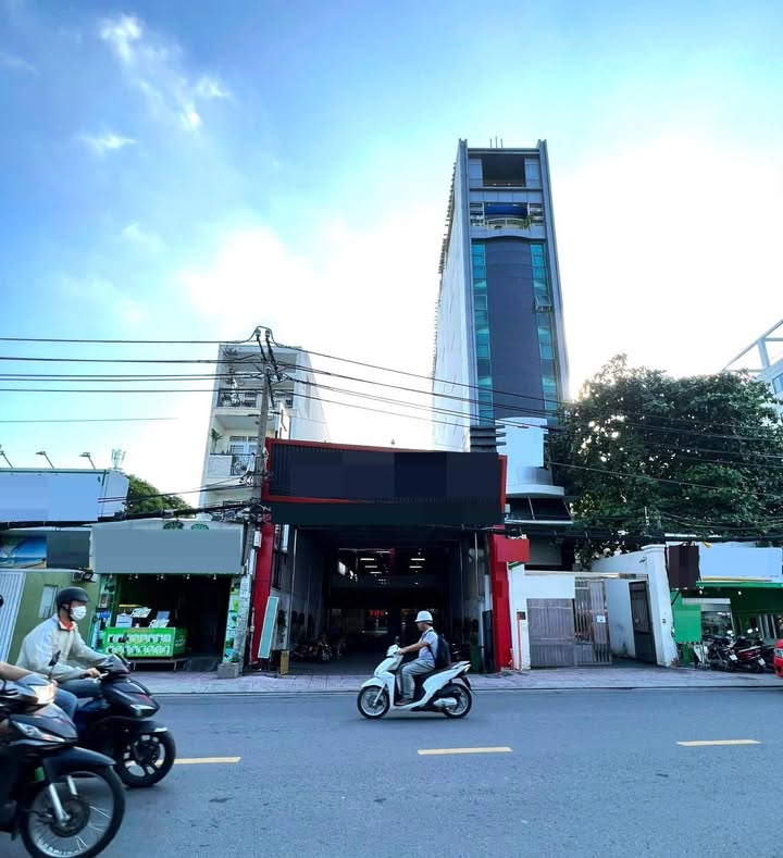 Cho thuê mặt tiền Nguyễn Xí 304m² giá 80 triệu - Địa điểm kinh doanh lý tưởng!