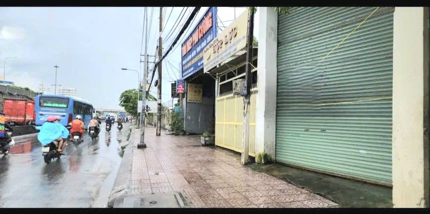 Nhà xưởng cho thuê mặt tiền QL.1A, Đông Hưng Thuận, 261m² - Đường xe cont ra vào thuận tiện!