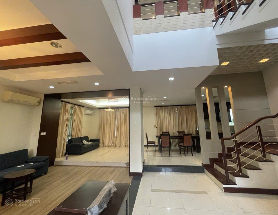 Bán biệt thự Phú Gia, Phú Mỹ Hưng, Quận 7, 317m² giá chỉ 83.5 tỷ - Cơ hội đầu tư tuyệt vời!