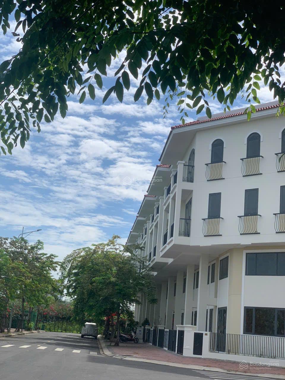 Nhà phố liền kề Senturia Nam Sài Gòn 60m² giá 7,3 tỷ - Thiết kế hiện đại, đầy đủ nội thất!