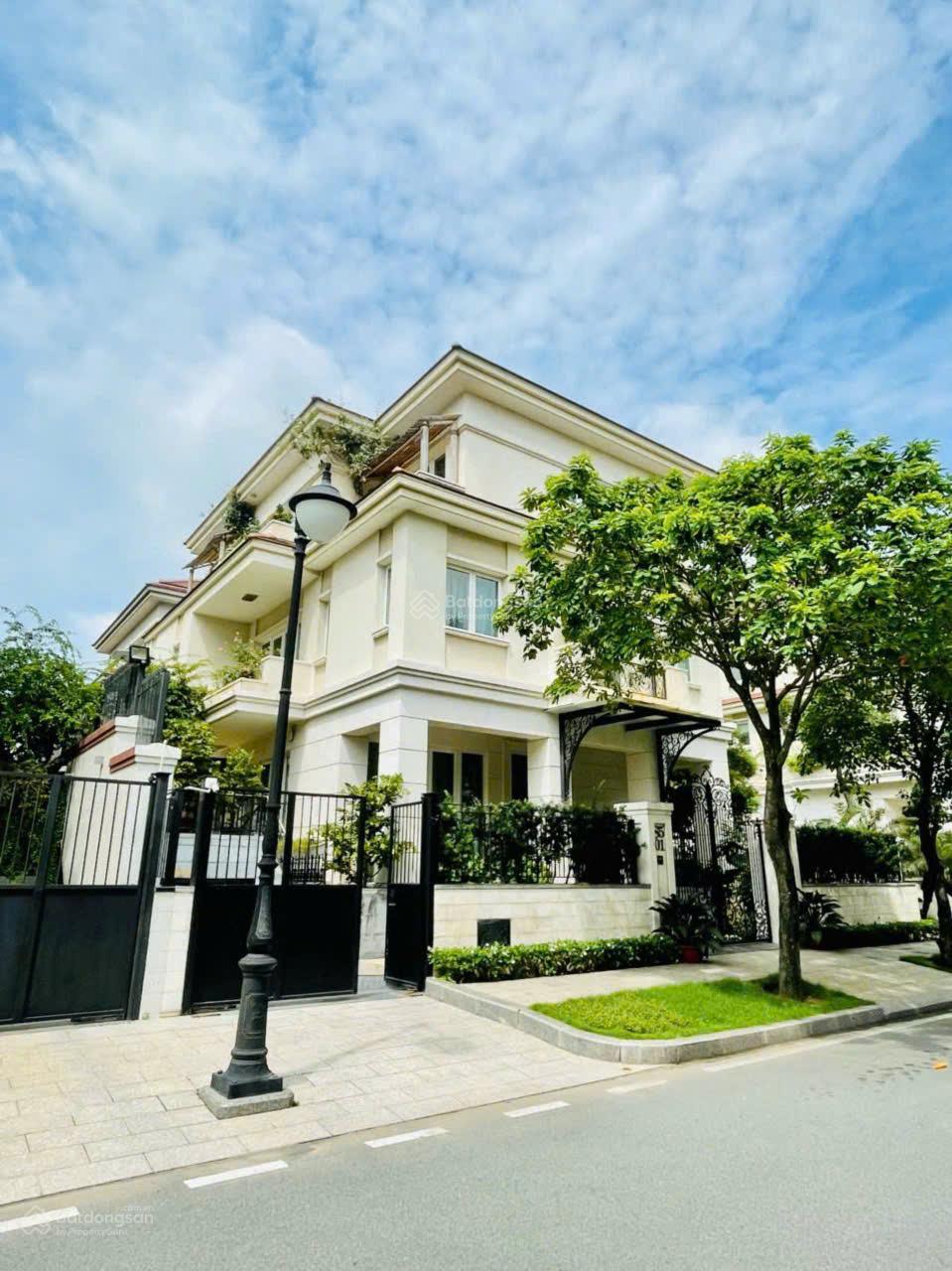 Căn biệt thự Saroma Sala Quận 2 340m² giá 250 tỷ - Khu compound an ninh tuyệt đẹp!