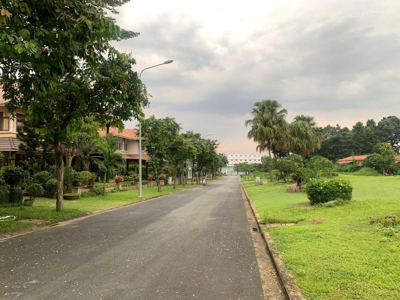 Bán đất khu biệt thự Thảo Nguyên Sài Gòn 480m² giá 28.8 tỷ - Sổ riêng, đối diện công viên!