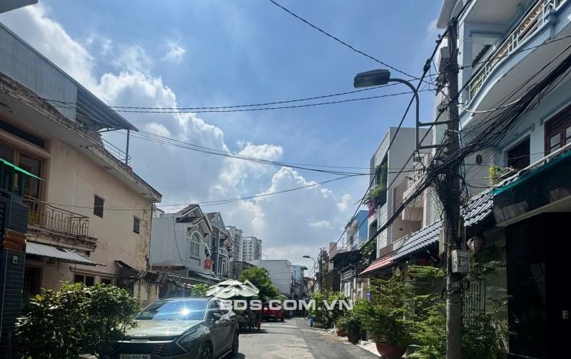 Nhà 3 tầng đường Huỳnh Tấn Phát 48m² giá 7.6 tỷ - Hẻm ô tô vào tận nơi!