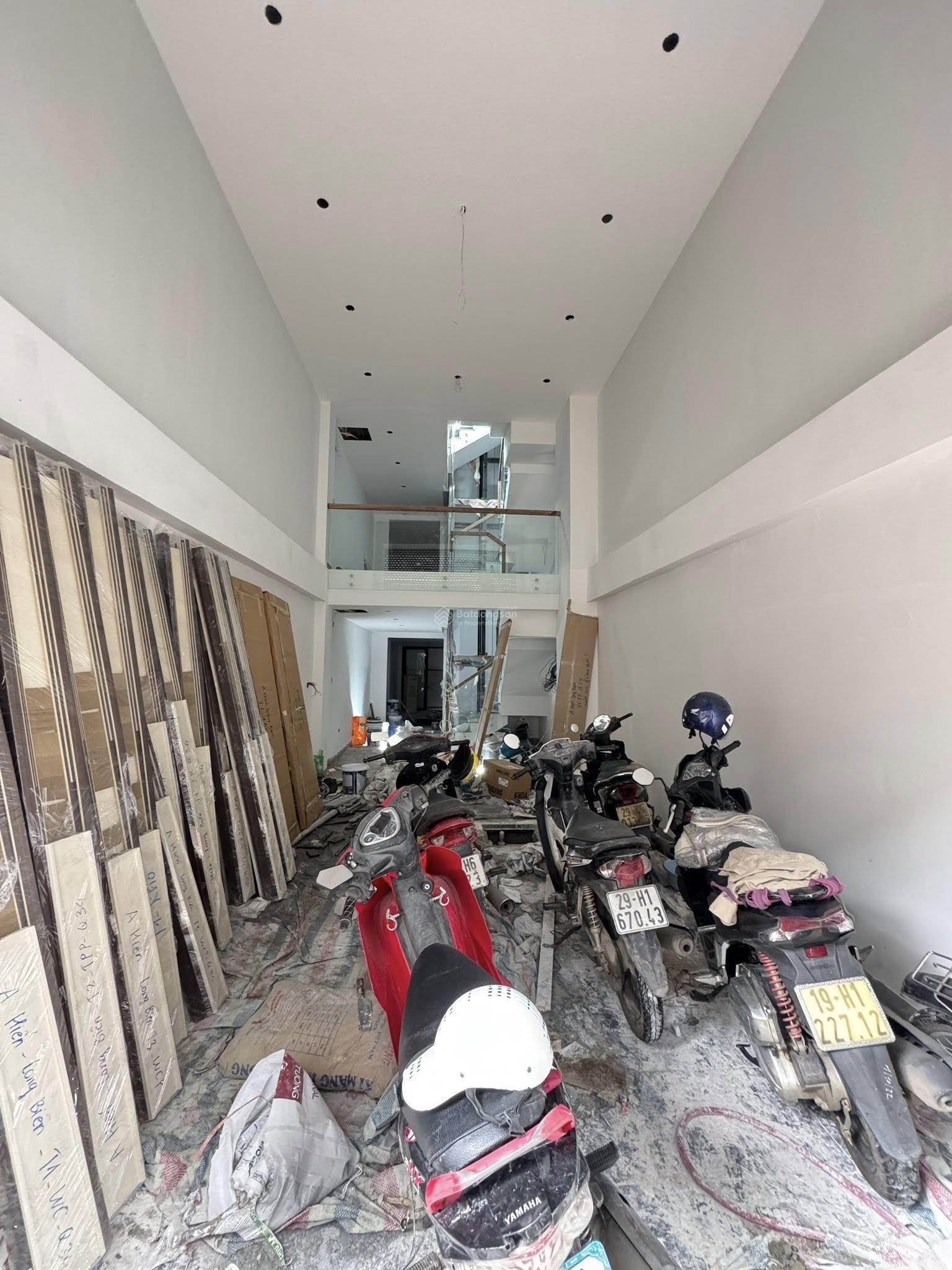 Tòa nhà văn phòng 80m² tại Ba Đình - Ngõ ô tô tránh, kinh doanh sầm uất!