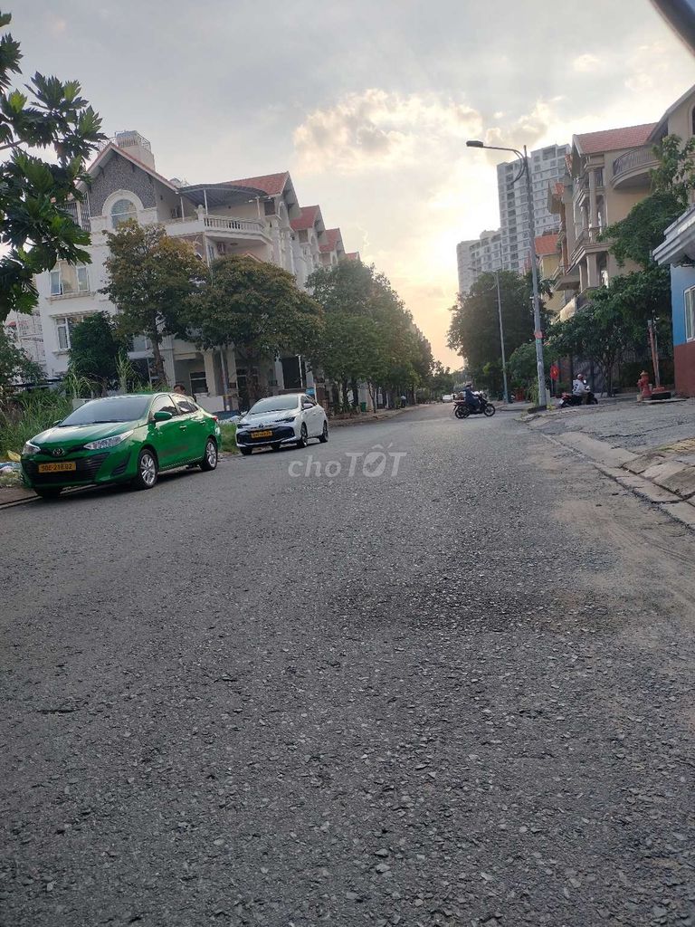 Bán Nhà Mặt Tiền Đường Số 8, Phường Tân Phong, Quận 7 - Diện Tích 90m² Giá 15.8 Tỷ - Khu Dân Trí Cao!