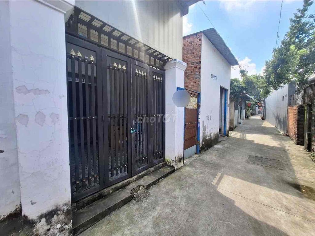 Nhà cấp 4 gác lửng gần Ngã Tư Bình Thung, P Tân Đông Hiệp, 76m² chỉ 2.95 tỷ - Tiện ích đầy đủ!