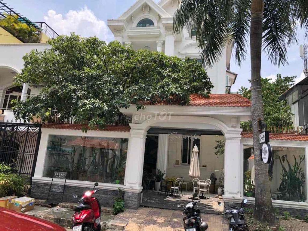 Biệt thự mặt tiền kinh doanh Làng Đại Học Phước Kiển 200m² giá 21.5 tỷ - Cơ hội đầu tư hấp dẫn!
