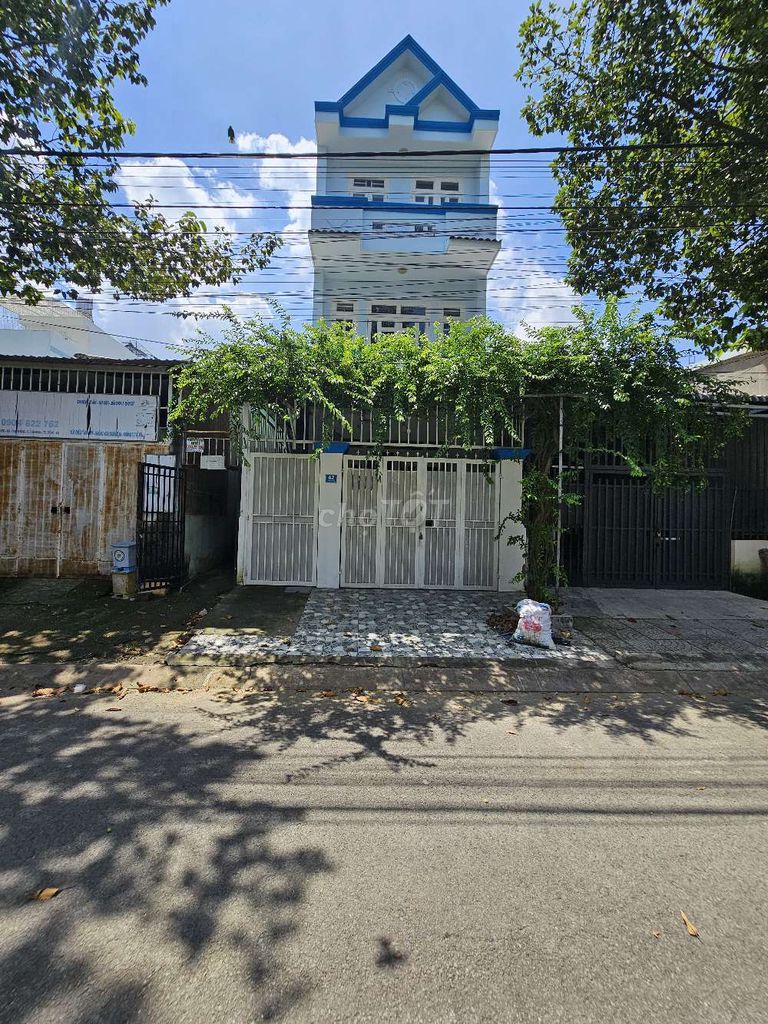 Nhà phố KDC Biconsi Tân Bình Dĩ An 99,4m² giá 4,2 tỷ - Thoáng mát, gần hồ Biconsi!