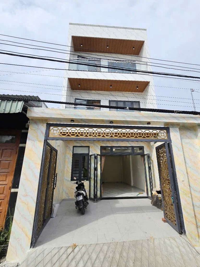 Nhà 1 trệt 2 lầu 3PN đường ô tô thông, mới xây, gần TTYT Dĩ An - 4.2 tỷ