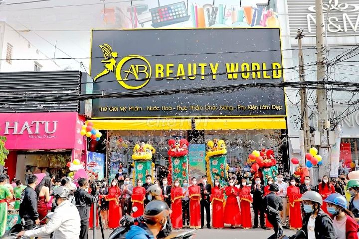 Nhà mặt tiền Đường Cách Mạng Tháng Tám, Quận 3, 300m² giá 110 triệu - Kinh doanh sầm uất!