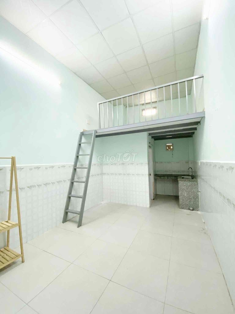 Phòng trọ gác cao 1m6 Nguyễn Duy Trinh Quận 2 giá 3.2 triệu - Siêu rộng, thoáng mát!