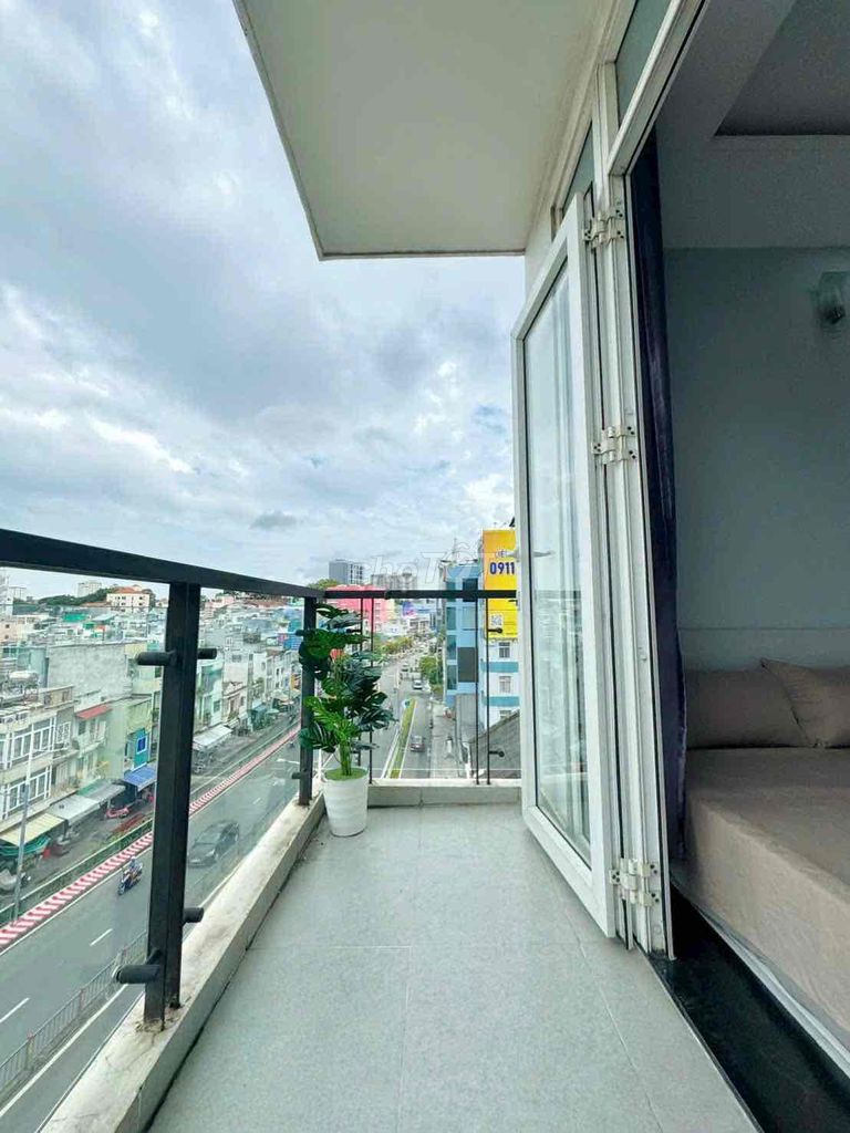 Căn hộ ban công 35m² Phan Xích Long giá 6.5 triệu - Tiện nghi đẳng cấp ngay trung tâm!