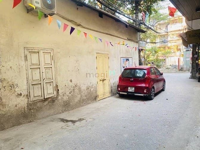 Nhà bán gấp Hà Đông 79m² giá 10.2 tỷ - Sổ đỏ chính chủ, thoáng mát!