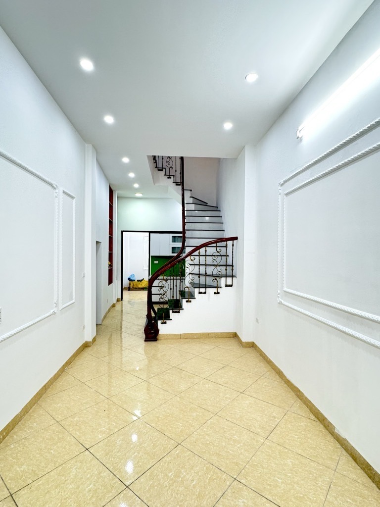 Nhà phố Tân Mai, Hoàng Mai 55m² giá 12.5 tỷ - Kinh doanh thuận lợi, ngõ thông ô tô tránh!