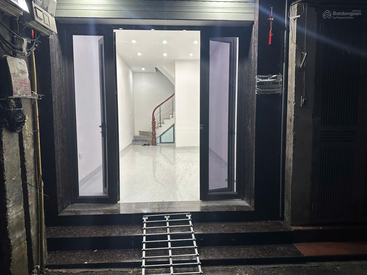 Nhà cho thuê nguyên tầng 1 + 2 tại Tây Hồ 24.9m² chỉ 6.5 triệu - Đầy đủ tiện nghi, phù hợp kinh doanh!