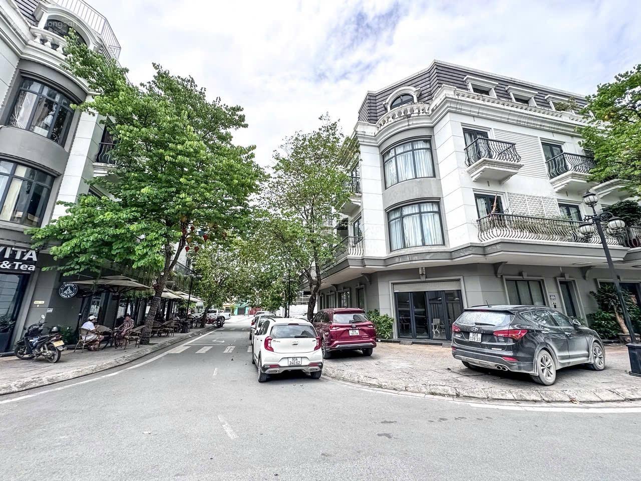 Bán căn townhouse Phú Gia 2-11 Vincom Phủ Lý, Hà Nam 141m² - Nội thất gỗ óc chó cao cấp, sẵn sàng vào ở!