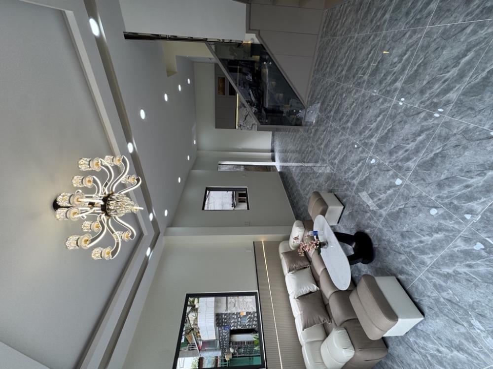 Nhà đẹp hẻm xe hơi Tạ Quang Bửu, Quận 8, 42m² chỉ 4.8 tỷ - Cơ hội hiếm có!