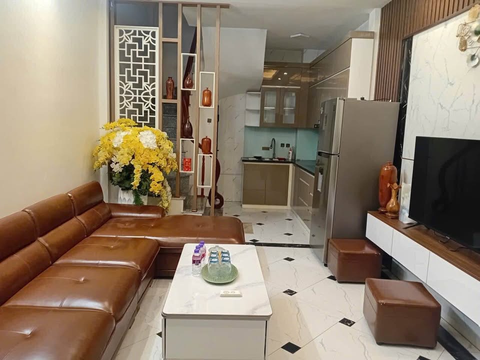 Nhà 5 tầng Ngõ 64 Đông Thiên, 33m² chỉ 6 tỷ - Nằm trong khu vực sầm uất!