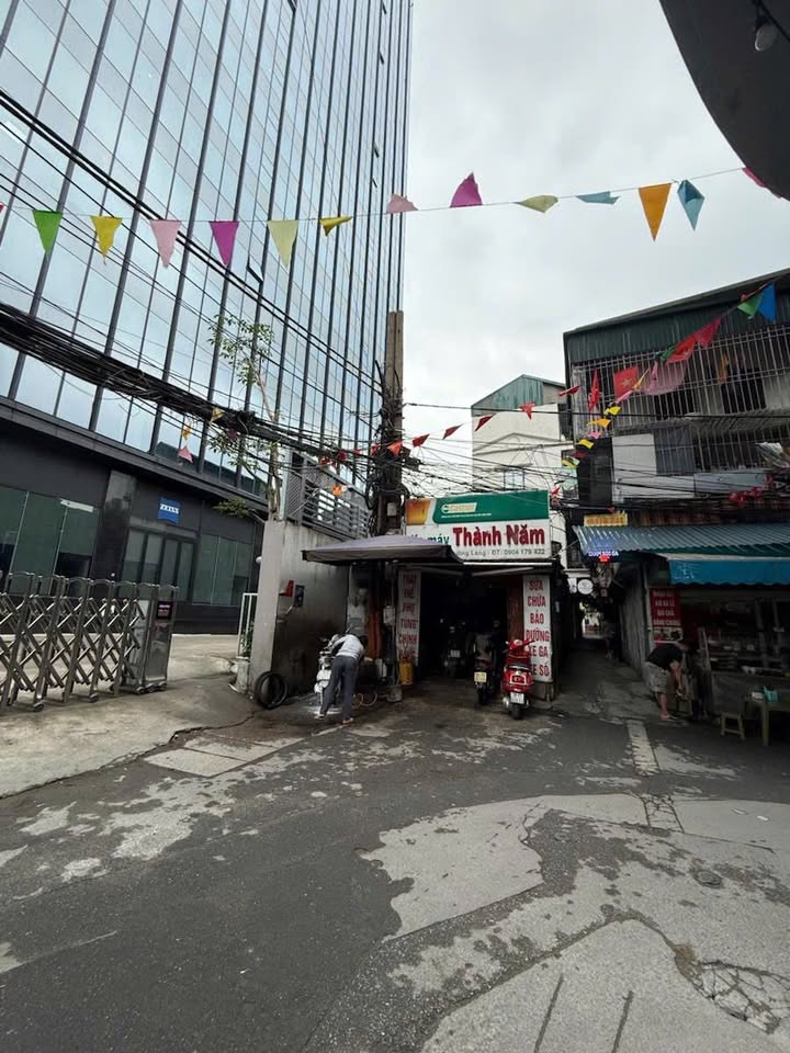 Nhà phố Đường Láng, Đống Đa 58m² giá 19.5 tỷ - Lô góc ô tô tránh, kinh doanh sầm uất!