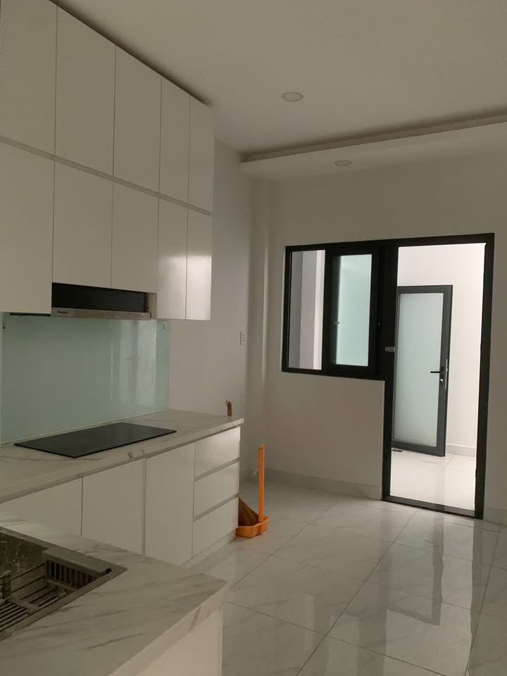 Nhà thuê Lạc Long Quân, Tân Bình 63m² - Giá thỏa thuận, khu dân cư an ninh!
