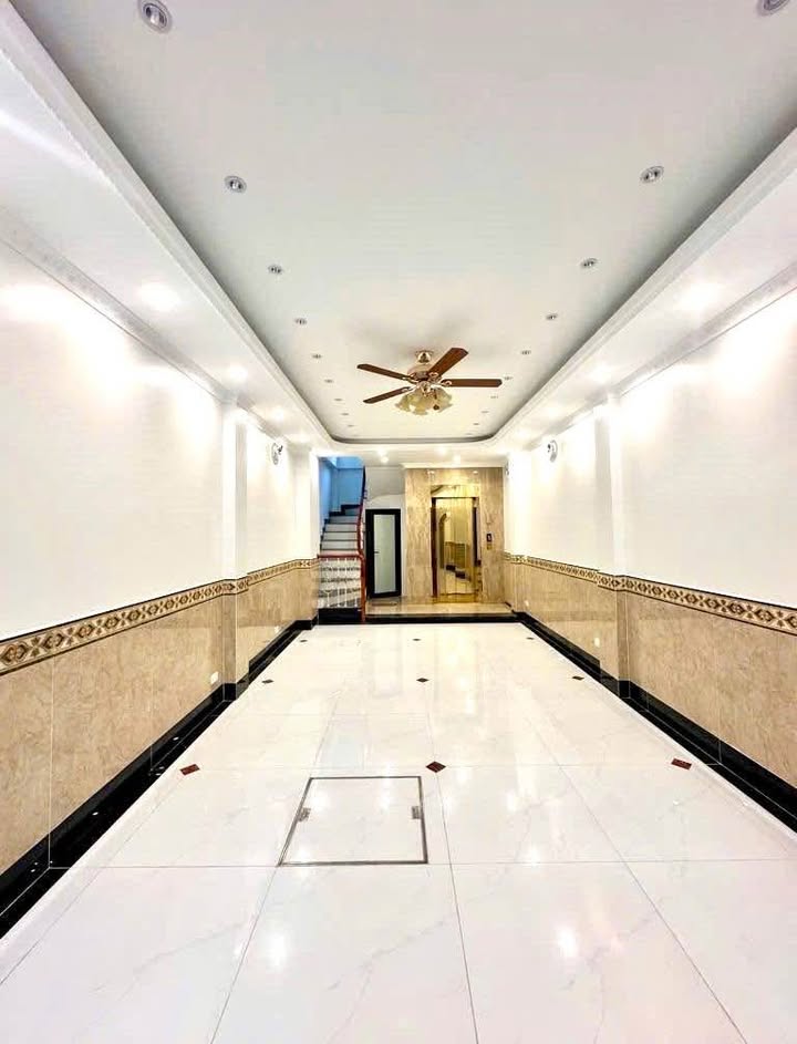 Nhà 6 Tầng Hoàng Quốc Việt 55m² giá 21 tỷ - Thiết kế đẹp, gần công viên