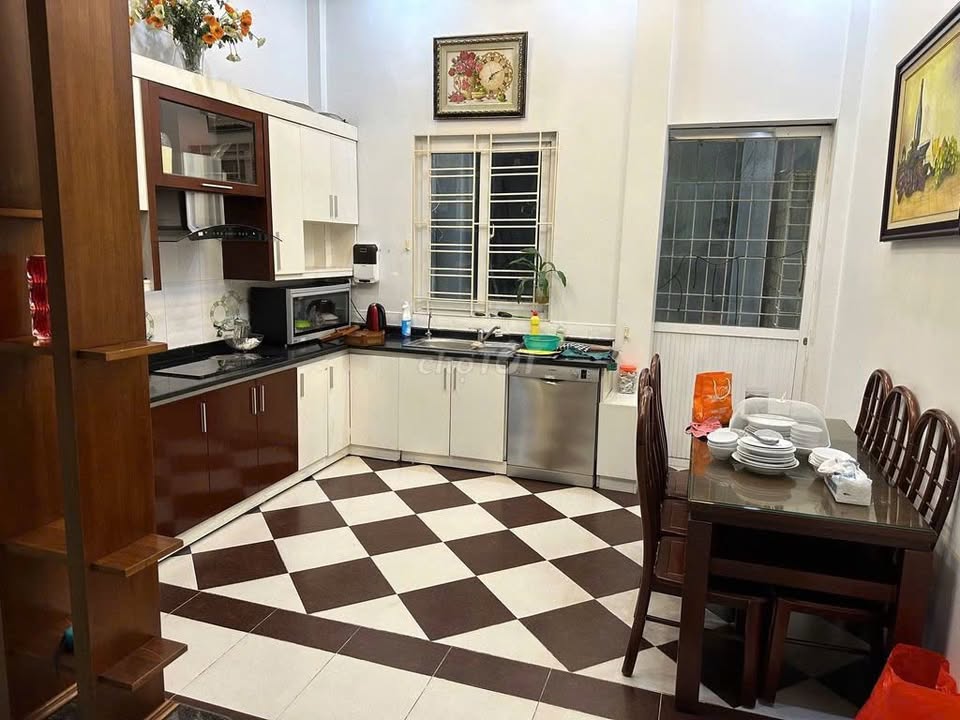 Cho thuê nhà riêng Ngõ 9 Nguyên Hồng, Ba Đình 60m² giá 25 triệu - Full nội thất đẹp, ô tô tránh nhau!