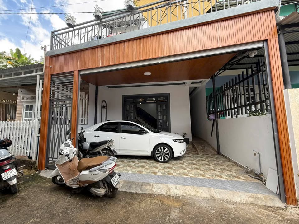 Nhà bán đường Trung Trực, phường 4 Đà Lạt 115m² giá 3.6 tỷ - Sân đậu ô tô tiện lợi!