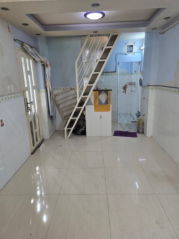 Nhà 3 tầng hẻm 1/ Phường 10 Quận 4, 16m² giá 2.7 tỷ - Khu an ninh, gần khu ẩm thực