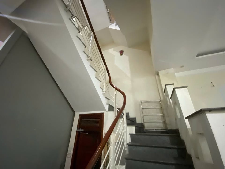 Cho thuê nhà 3 tầng mặt tiền Lê Đình Thám, Hải Châu, Đà Nẵng - Phù hợp cho kinh doanh, văn phòng!