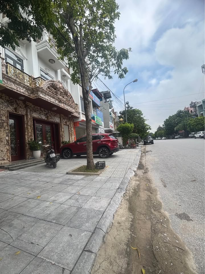 Nhà mặt phố Dương Đình Nghệ, 87m² giá 10 tỷ - Kinh doanh sầm uất!