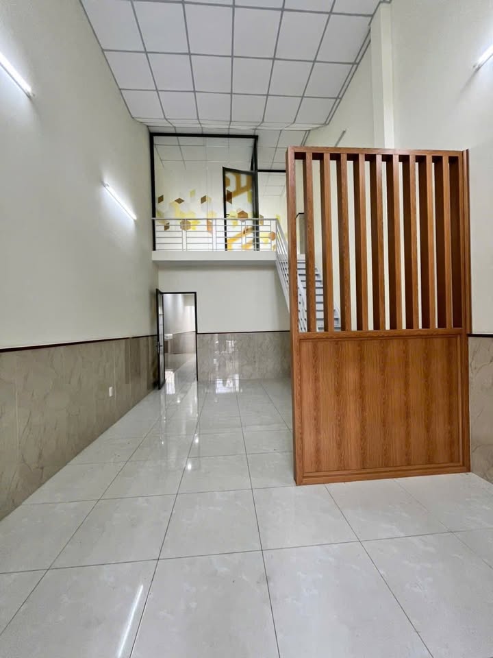 Nhà cho thuê 80m² tại Xuân Thới Thượng - Giá chỉ 8 triệu, thuận tiện làm văn phòng!