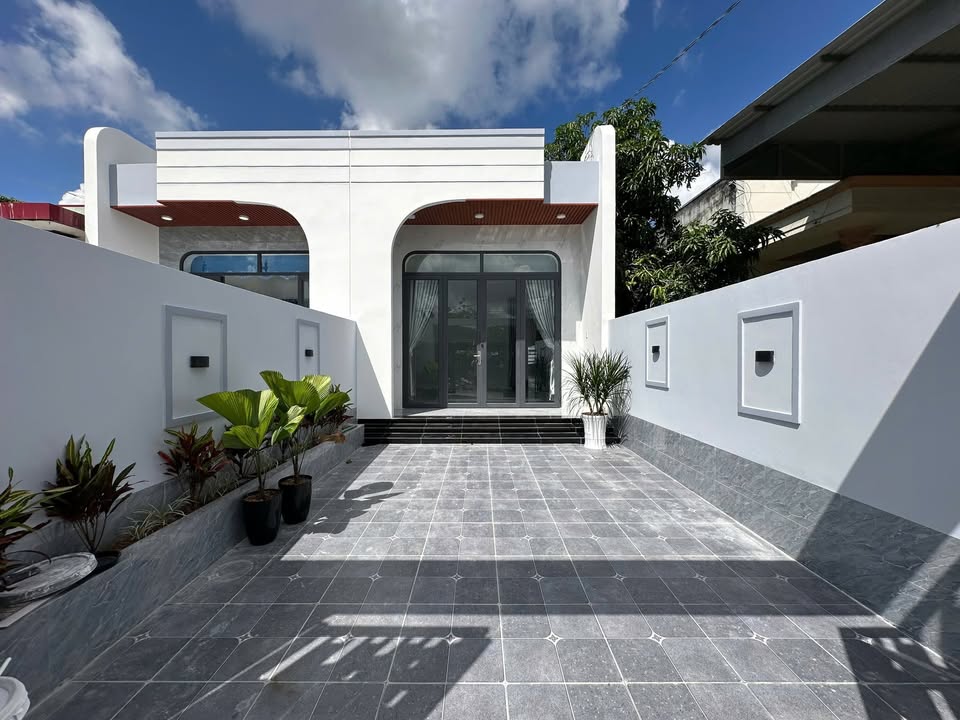 Nhà phố hiện đại tại Long Hoa, Tây Ninh 125m² giá 1.29 tỷ - Sẵn sàng vào ở!