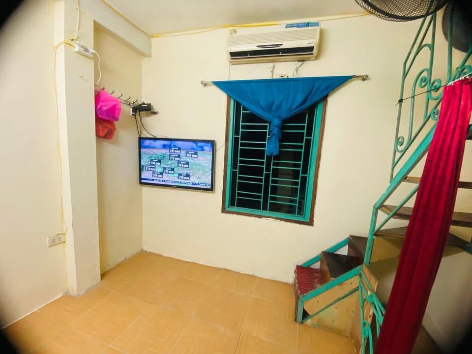 Nhà nguyên căn 4 tầng ngõ 217 Văn Cao, Ba Đình 9m² giá 5 triệu - Cho thuê ngay!