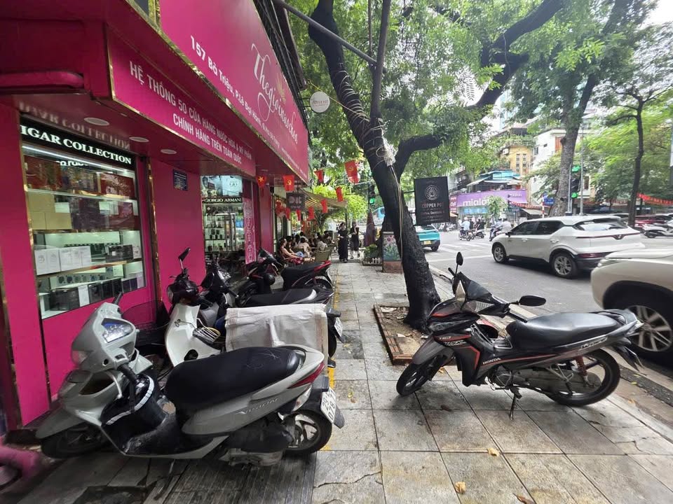 Cửa hàng cho thuê mặt phố Bà Triệu, 30m² giá chỉ 40 triệu/tháng - Vị trí đắc địa, kinh doanh thuận lợi!