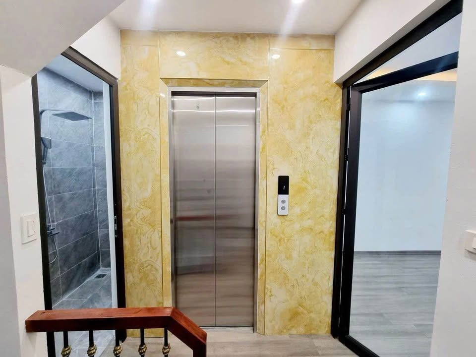 Nhà 6 tầng Xuân Đỉnh, 37m² giá thỏa thuận - Có thang máy, cách ô tô chỉ 30m!