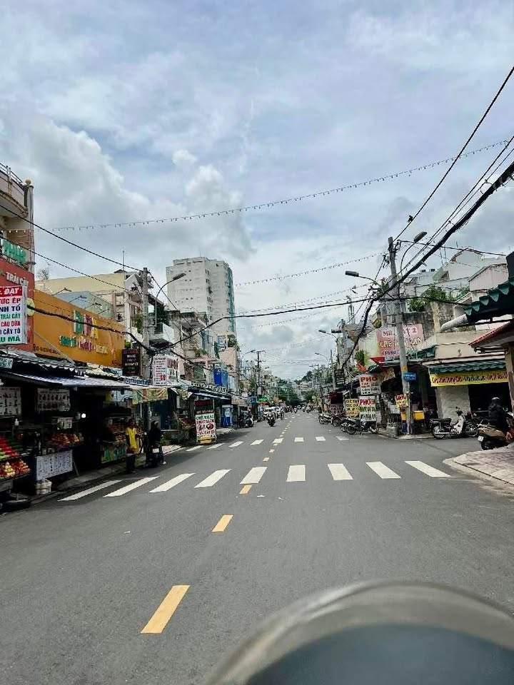 Nhà mặt tiền 4 tầng Kinh Dương Vương 90m² giá 11 tỷ - Khu phố ẩm thực sầm uất!