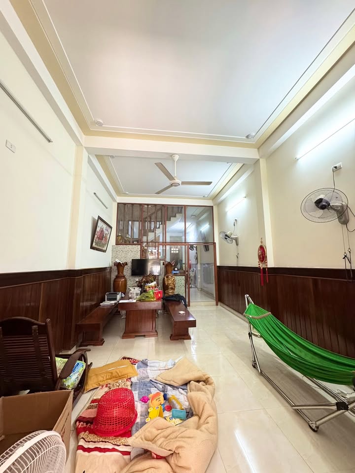 Nhà 2 tầng đường ô tô đậu trước nhà tại Quy Nhơn, 73m² - Thiết kế đẹp, nội thất gỗ xịn!