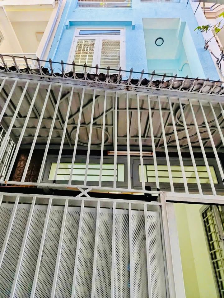 Nhà nguyên căn Nguyễn Trọng Tuyển, Tân Bình 30m² giá chỉ 10.5 triệu - Khu an ninh, tiện nghi!