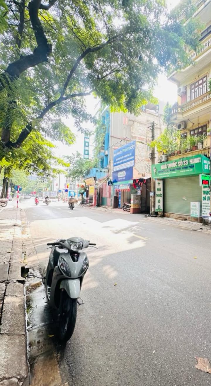 Toà nhà văn phòng Cầu Giấy 80m² giá 46.8 tỷ - Kinh doanh sầm uất, thương lượng!