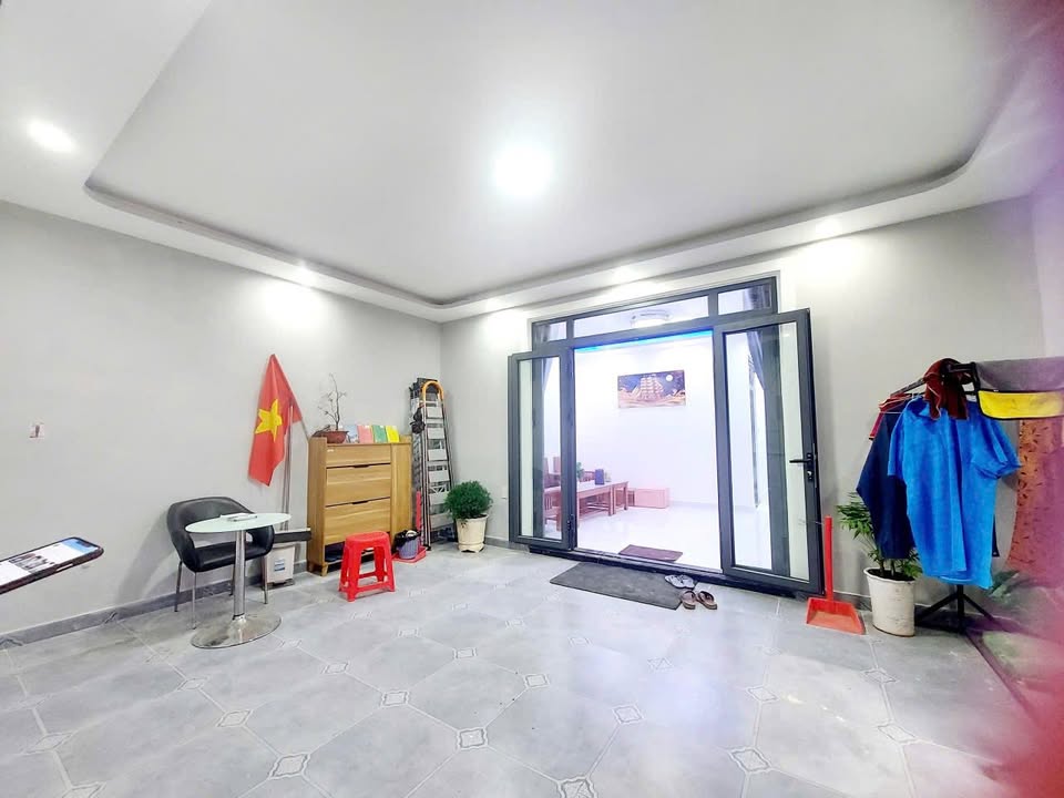 Nhà 2 tầng Nguyễn Hoàng, Đà Lạt 65m² giá 2,3 tỷ - View đẹp thoáng đãng!