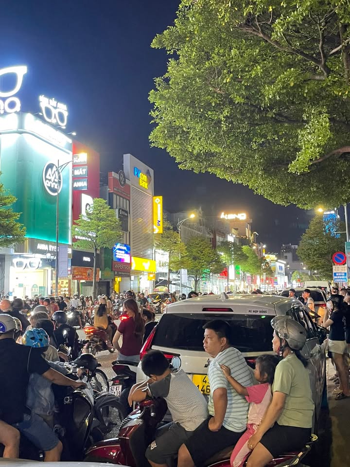 Nhà 3 tầng mặt tiền Lê Duẩn - Hải Châu 54m² giá 1x tỷ - Kinh doanh sầm uất!