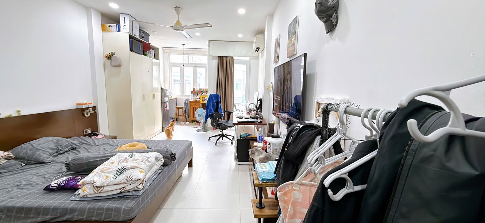 Phòng cho thuê tại Nguyễn Thị Minh Khai Quận 1, diện tích 30m² - Nhiều ánh sáng tự nhiên, cho nuôi pet!