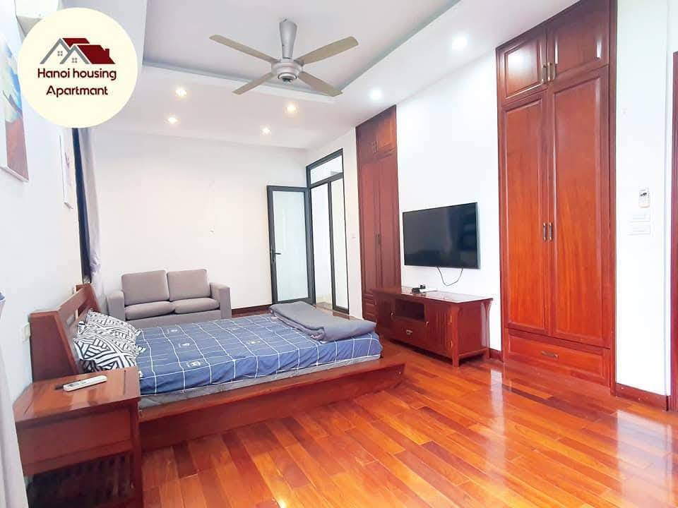 Căn hộ 2 phòng ngủ đường Đặng Thai Mai quận Tây Hồ 80m² giá 10 triệu - Sẵn sàng vào ở!