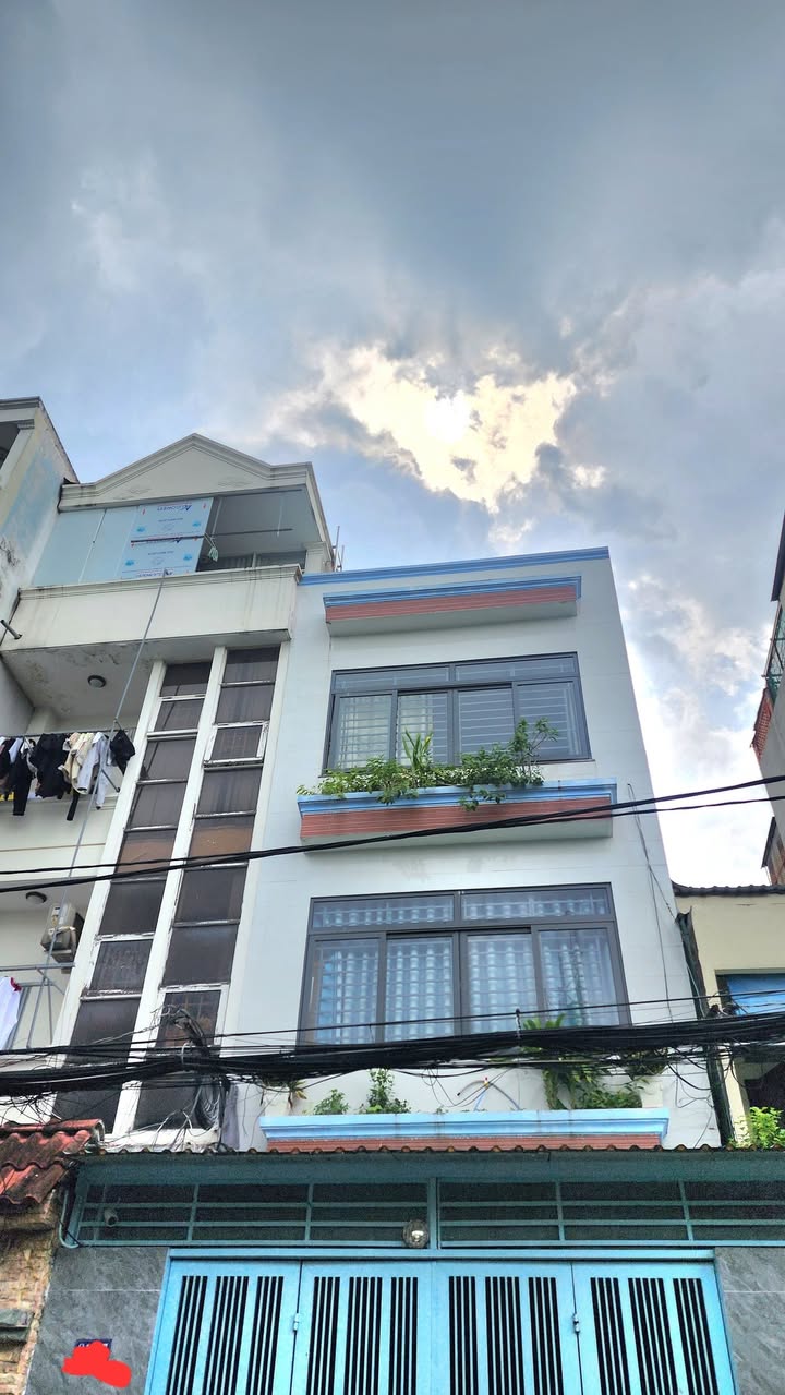 Nhà Sư Vạn Hạnh Quận 10 67.5m² giá 17.5 tỷ - Cách Vạn Hạnh Mall chỉ 100m!