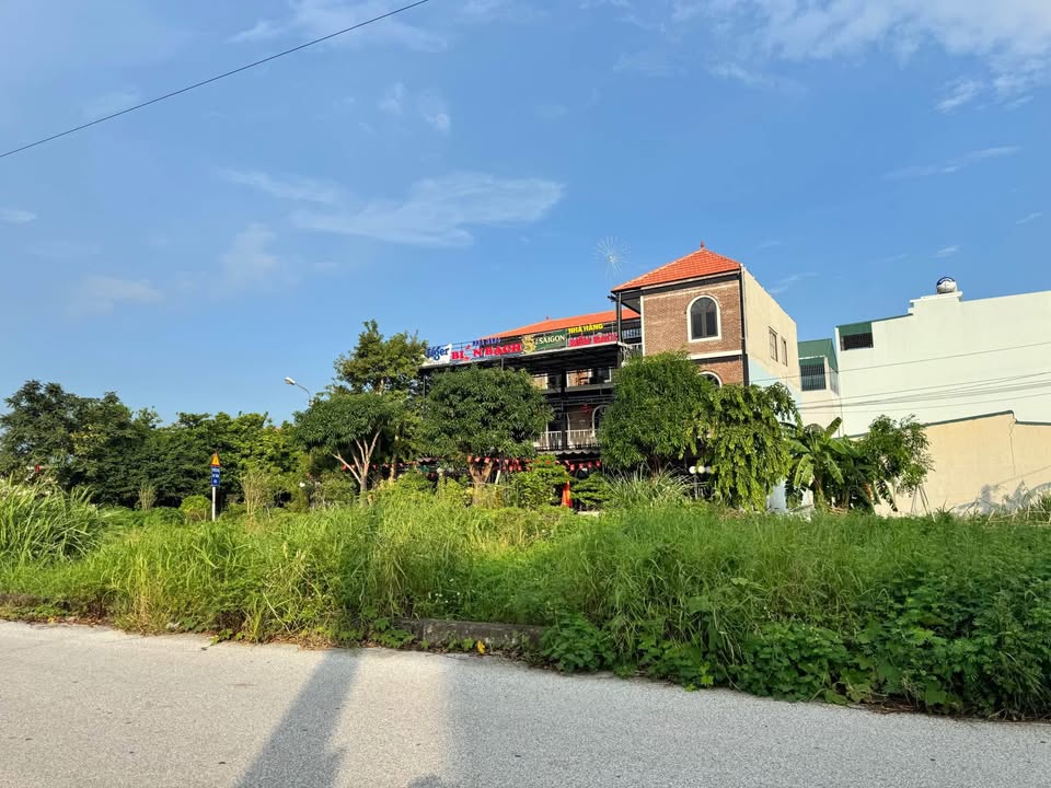 Đất nền phố Chu Văn An, Ninh Bình 108m² giá thỏa thuận - Đường rộng 8m, hẻm thông thoáng!