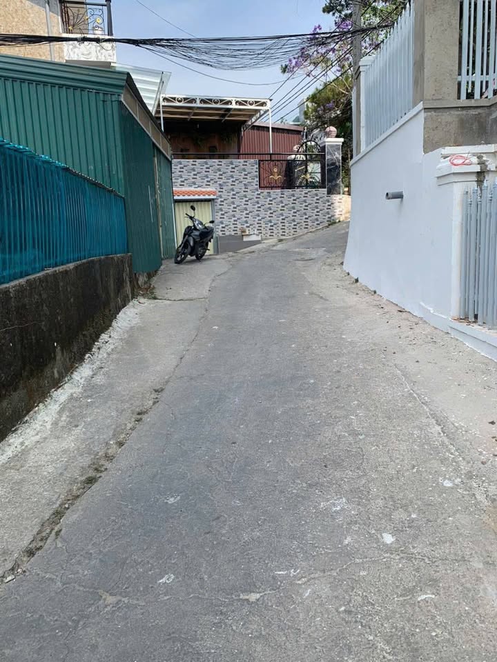 Đất 2 mặt tiền tại Đà Lạt 80m² giá 4.3 tỷ - Sổ xây dựng chính chủ!