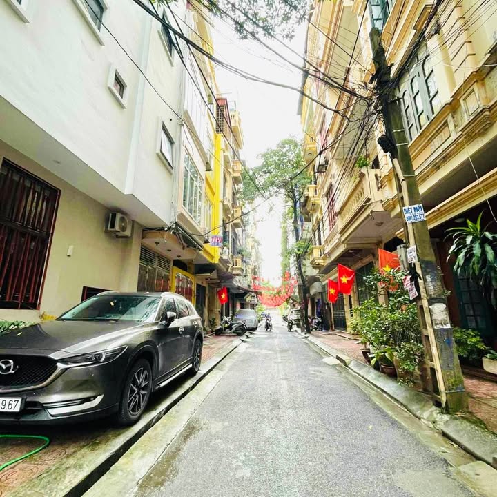 Nhà mặt ngõ Hồng Hà, Ba Đình 60m² giá 26.5 tỷ - Kinh doanh sầm uất, thang máy hiện đại!