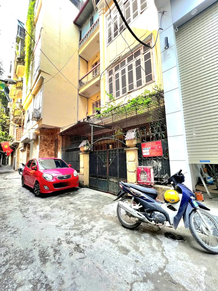 Nhà phố Hào Nam Đống Đa 48m² giá 21.8 tỷ - Vị trí đắc địa, tiềm năng sinh lời cao!